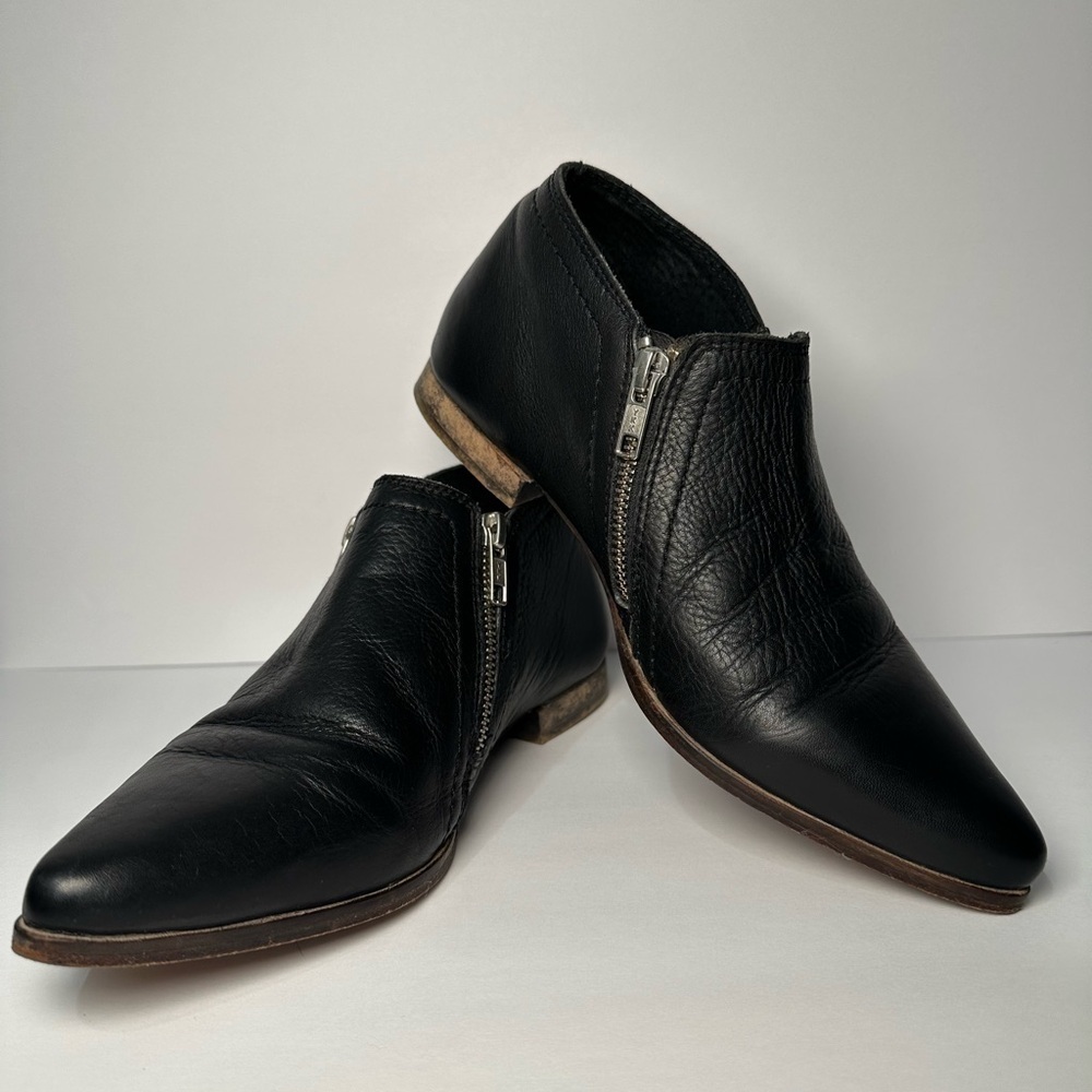 Free People Women’s Black Leather Ankle Boots Side Zippers Size 7.5